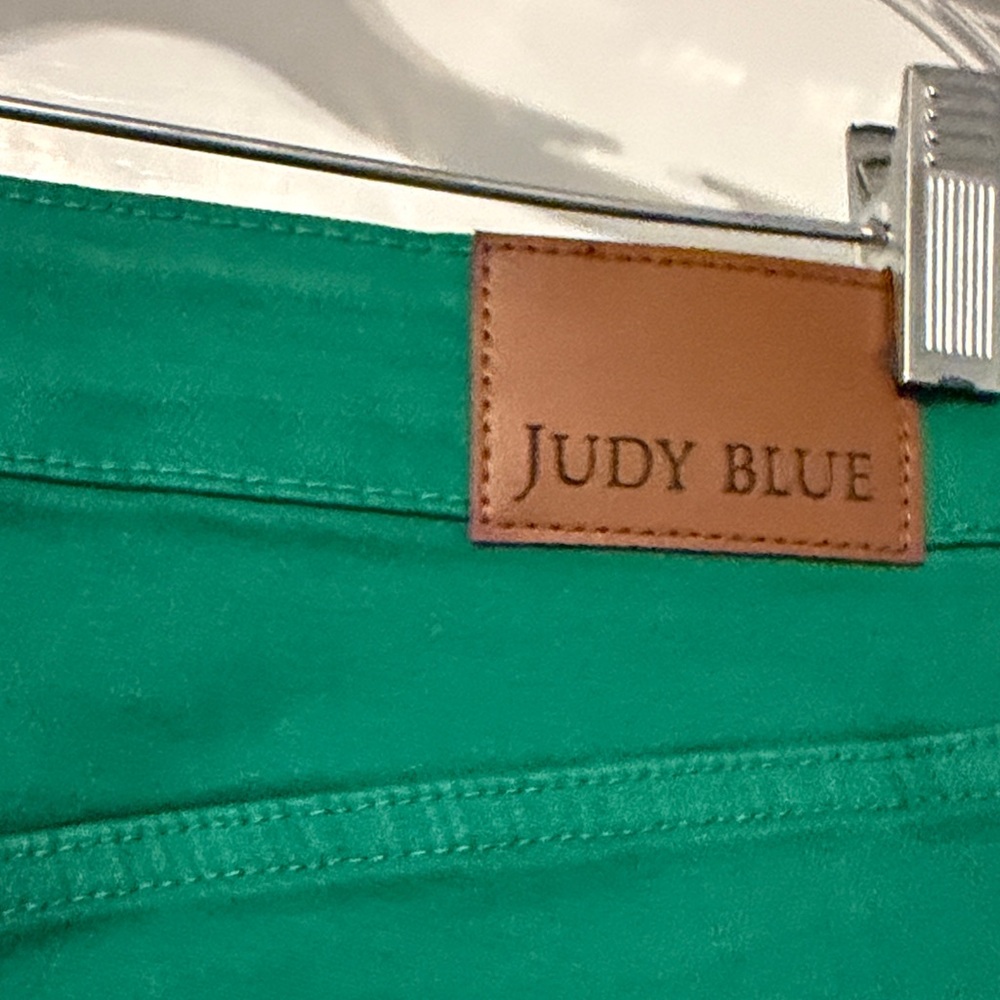 Judy Blue Vibrant Green Cropped Jeans - Picture 3 of 4